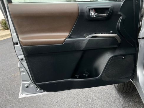 Used 2017 Toyota Tacoma Limited image 24