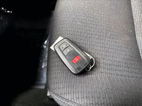 Used 2018 Toyota C-HR XLE FWD image 33