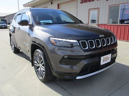 Used 2023 Jeep Compass Limited w/ Elite Group image 3