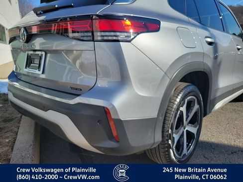 Certified 2025 Volkswagen Tiguan SE image 31