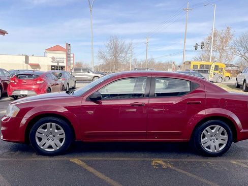 Used 2012 Dodge Avenger SE image 3