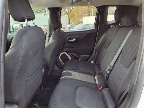 Used 2015 Jeep Renegade Latitude image 12
