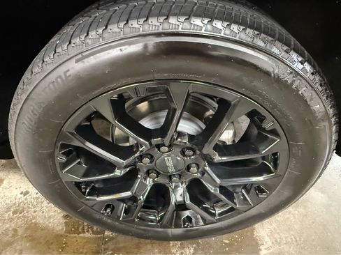 Used 2025 GMC Yukon Denali w/ Sun & Power Step Package image 47