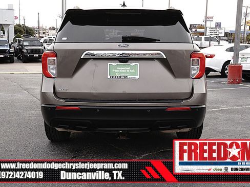 Used 2021 Ford Explorer XLT image 4