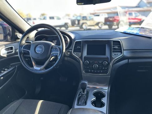 Used 2021 Jeep Grand Cherokee Laredo image 17