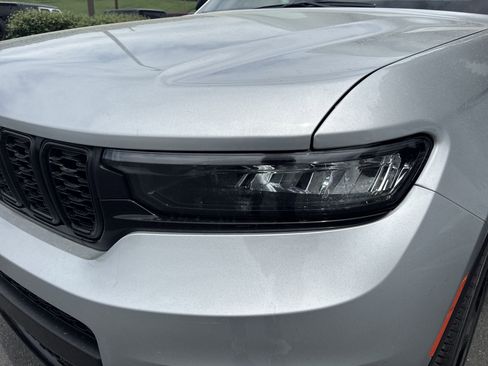 New 2025 Jeep Grand Cherokee L Altitude image 10