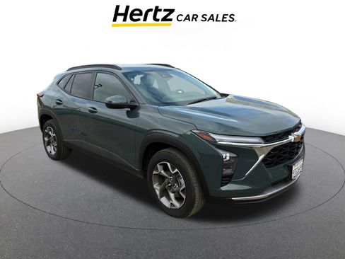 Used 2025 Chevrolet Trax LT w/ LT Convenience Package image 1