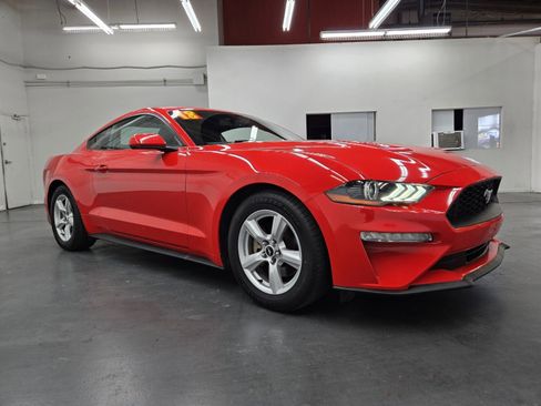 Used 2018 Ford Mustang Coupe image 4