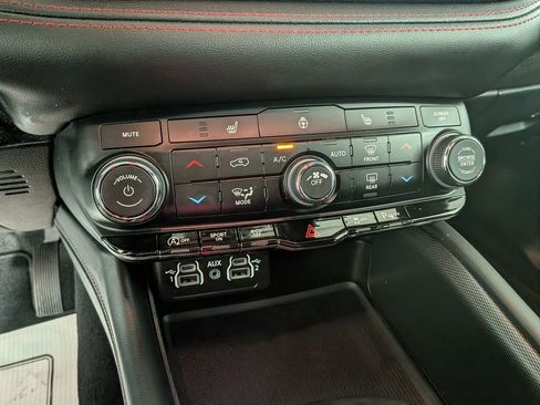 Certified 2025 Dodge Durango GT w/ Trailer Tow Group IV image 30