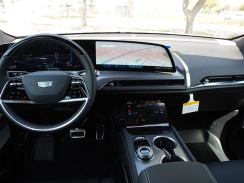 New 2026 Cadillac Vistiq Sport w/ LPO, Floor Liner Package image 9