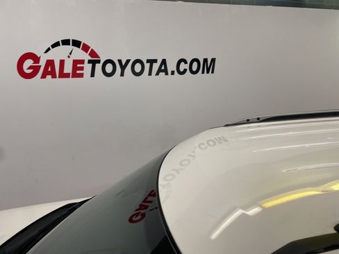 Used 2019 Ford Explorer XLT image 6