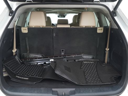 Used 2021 Toyota Highlander XLE image 13