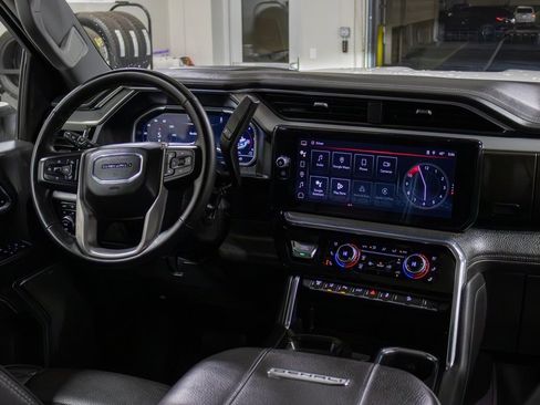 Used 2024 GMC Sierra 3500 Denali w/ Denali Reserve Package image 11