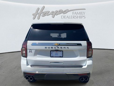 Used 2021 Chevrolet Suburban Premier w/ Premium Package AWD/4WD image 4