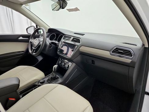 Used 2021 Volkswagen Tiguan SE w/ Panoramic Sunroof Package AWD/4WD image 13