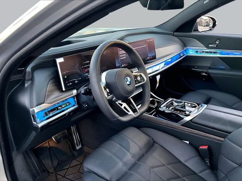 Used 2025 BMW i7 xDrive60 AWD/4WD image 16