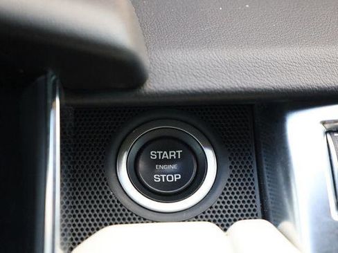 Used 2018 Land Rover Range Rover Sport HSE image 38