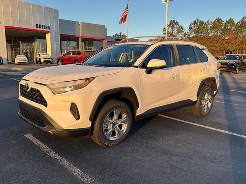 Used 2025 Toyota RAV4 XLE image 2