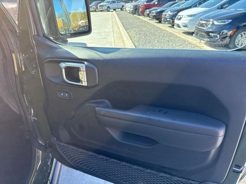 Used 2022 Jeep Wrangler Willys image 38