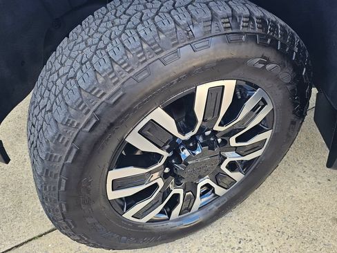 Used 2025 GMC Sierra 2500 Denali Ultimate AWD/4WD image 18