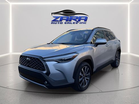 Used 2022 Toyota Corolla Cross XLE w/ Convenience Package AWD/4WD image 2