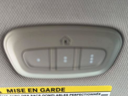 Used 2018 Chrysler Pacifica Touring-L FWD image 32