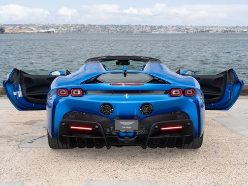 Used 2024 Ferrari SF90 Spider AWD/4WD image 8