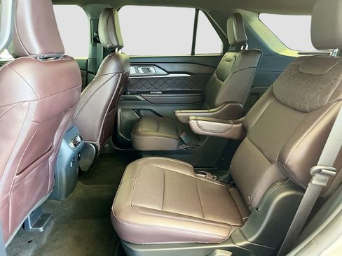 Used 2025 Ford Explorer Platinum w/ LUX Leather Package AWD/4WD image 24