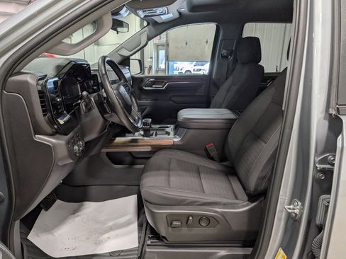 Used 2024 Chevrolet Silverado 1500 LT Trail Boss w/ Convenience Package II AWD/4WD image 16