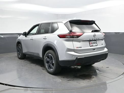 Used 2024 Nissan Rogue SV FWD image 10