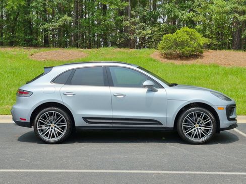 Certified 2026 Porsche Macan AWD/4WD image 31