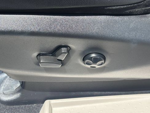 Used 2022 Chrysler Pacifica Touring-L FWD image 22