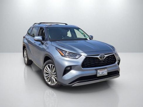 Used 2023 Toyota Highlander Platinum AWD/4WD image 1