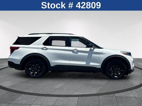 Certified 2023 Ford Explorer ST-Line w/ Class IV Trailer Tow Package RWD image 4
