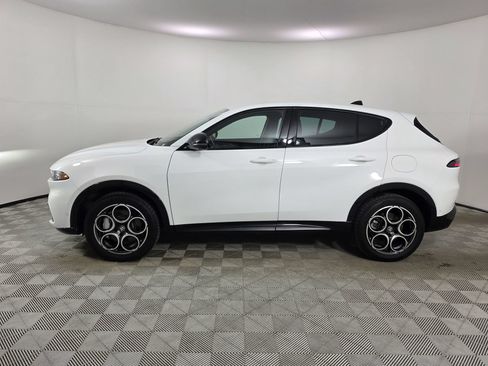 Used 2025 Alfa Romeo Tonale w/ Premium Package AWD/4WD image 4