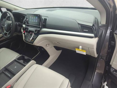 New 2026 Honda Odyssey Touring image 4