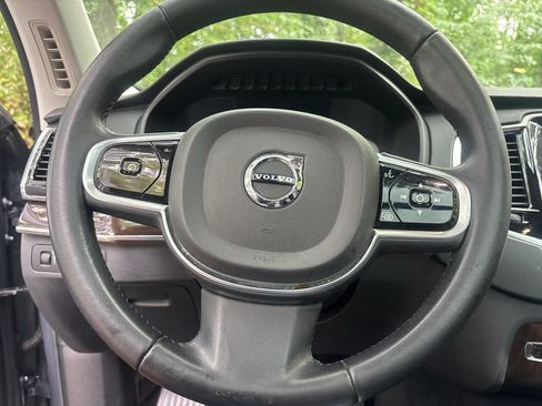Used 2016 Volvo XC90 T6 Momentum w/ Momentum Plus Package AWD/4WD image 10