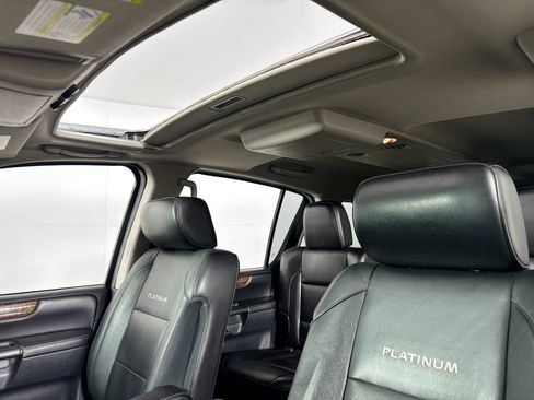 Used 2014 Nissan Armada Platinum image 28