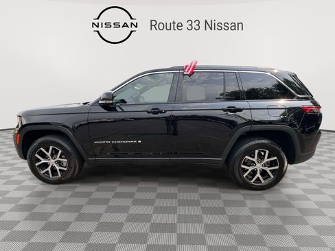 Used 2023 Jeep Grand Cherokee Limited AWD/4WD image 5