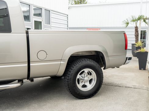 Used 1998 Chevrolet Silverado 2500 4x4 Extended Cab w/ Preferred Equipment Group 2 image 5