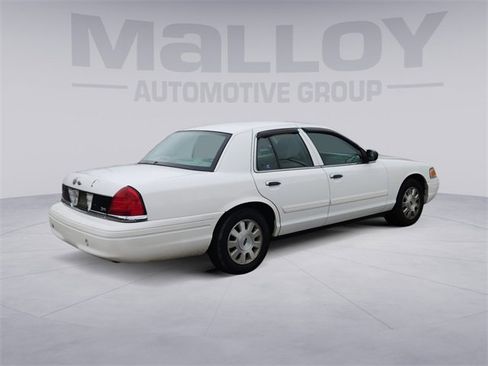 Used 2011 Ford Crown Victoria LX w/ Comfort Appearance Pkg image 3