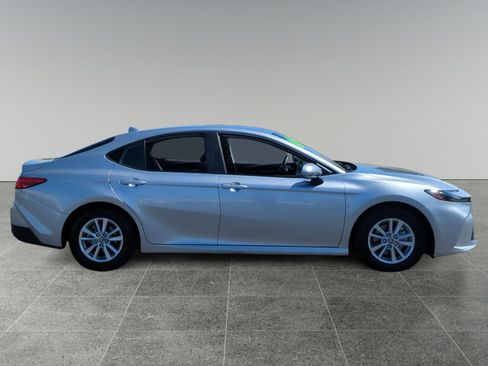 Used 2025 Toyota Camry LE image 6