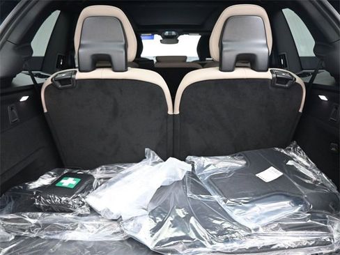 New 2026 Volvo XC90 B6 Plus w/ Protection Package Premier image 32