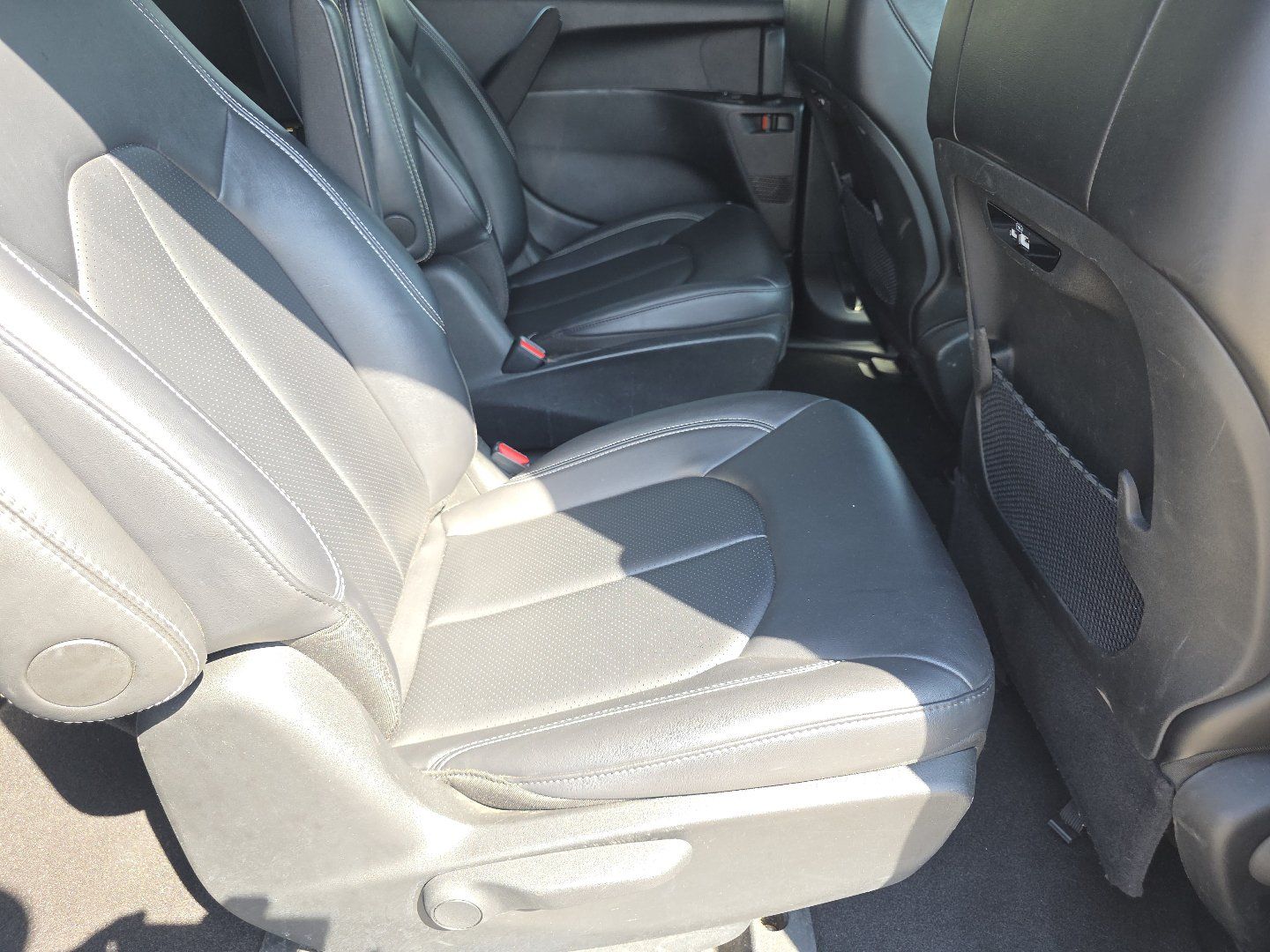 Used 2024 Chrysler Pacifica Limited FWD image 18