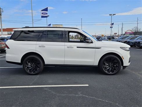 New 2025 Lincoln Navigator Reserve w/ Jet Appearance Package image 9