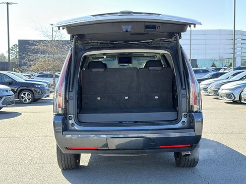 Used 2020 Cadillac Escalade Premium Luxury AWD/4WD image 16