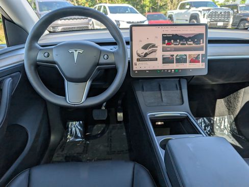 Used 2023 Tesla Model Y Long Range AWD/4WD image 18