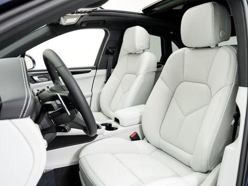 New 2026 Porsche Macan AWD/4WD image 5