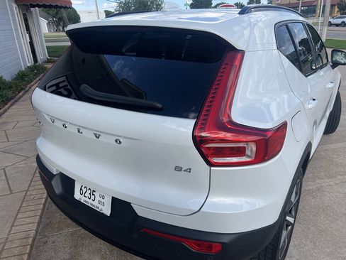 Used 2023 Volvo XC40 B4 Ultimate FWD image 6