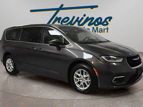 Used 2023 Chrysler Pacifica Touring-L FWD image 1